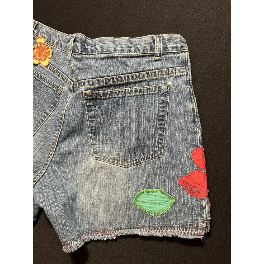 GAP Girls Size 14 Denim Shorts Floral Applique Embroidered Frayed Hem Y2K Boho